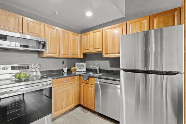 335 Cypress St Apt 2S, Manchester, NH 03103