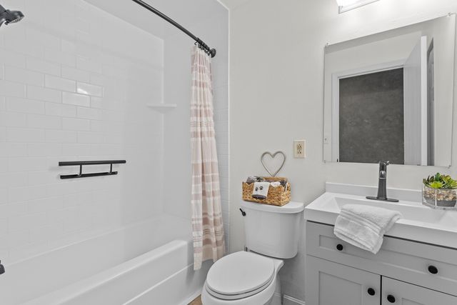 335 Cypress St Apt 2S, Manchester, NH 03103