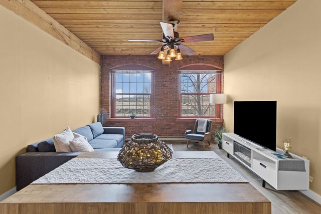 335 Cypress St Apt 2S, Manchester, NH 03103