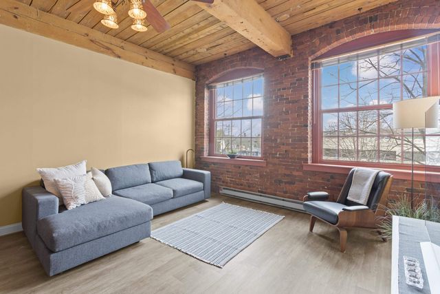 335 Cypress St Apt 2S, Manchester, NH 03103