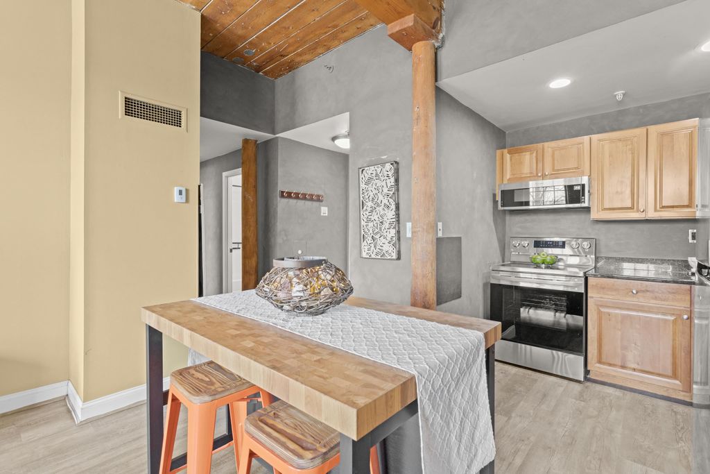 335 Cypress St Apt 2S, Manchester, NH 03103