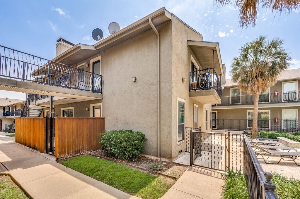 5816 Birchbrook Drive 123, Dallas, TX 75206