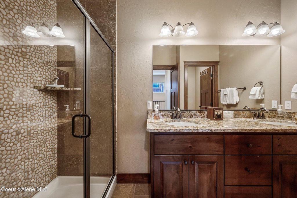 153 Chutes LN, Sandpoint, ID 83864 photo 22