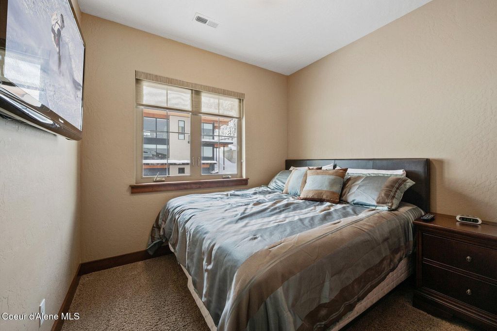 153 Chutes LN, Sandpoint, ID 83864 photo 23