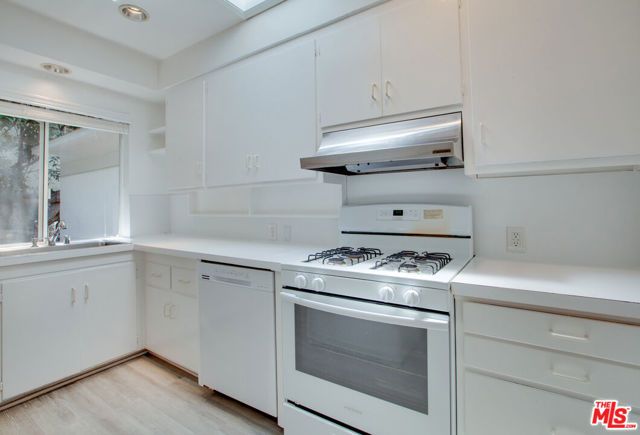 10321 Chrysanthemum Lane, Los Angeles, CA 90077