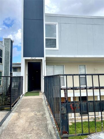 781 Country Place Drive 2052, Houston, TX 77079
