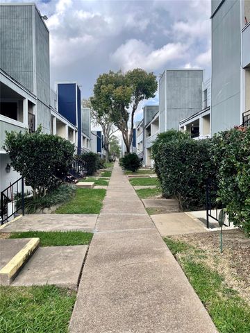 781 Country Place Drive 2052, Houston, TX 77079