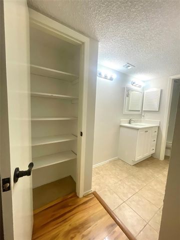 781 Country Place Drive 2052, Houston, TX 77079