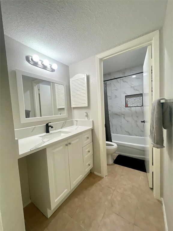 781 Country Place Drive 2052, Houston, TX 77079