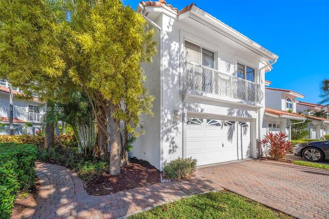 3785 NE 209th Ter, Aventura, FL 33180