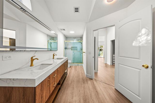 3785 NE 209th Ter, Aventura, FL 33180