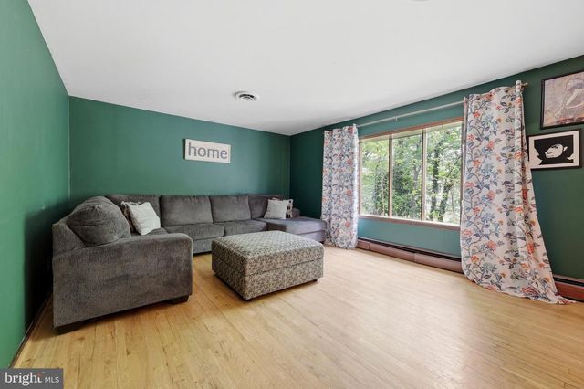 294 GREEN VALLEY RD, Langhorne, PA 19047