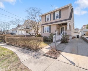 122 Morsemere Avenue, Yonkers, NY 10703