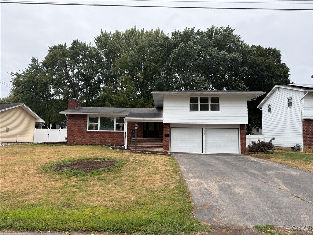 7593 Daphne Drive, Clay, NY 13212