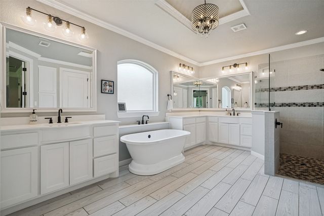 104 Falcon Crest Drive, Kennedale, TX 76060