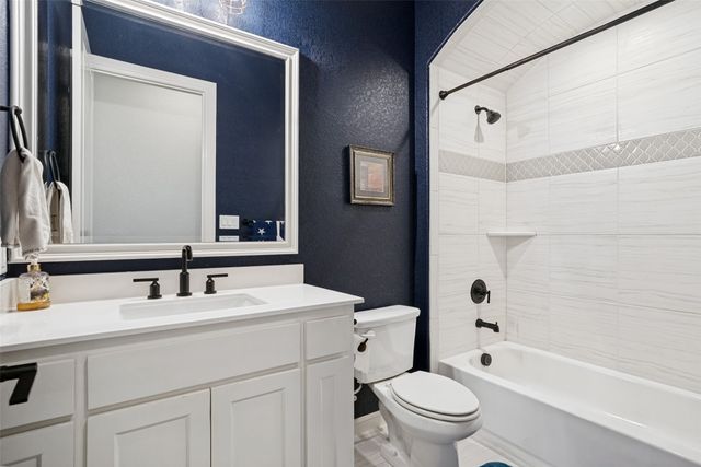 104 Falcon Crest Drive, Kennedale, TX 76060