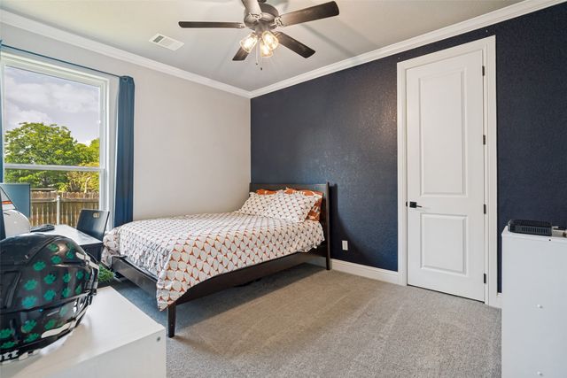104 Falcon Crest Drive, Kennedale, TX 76060