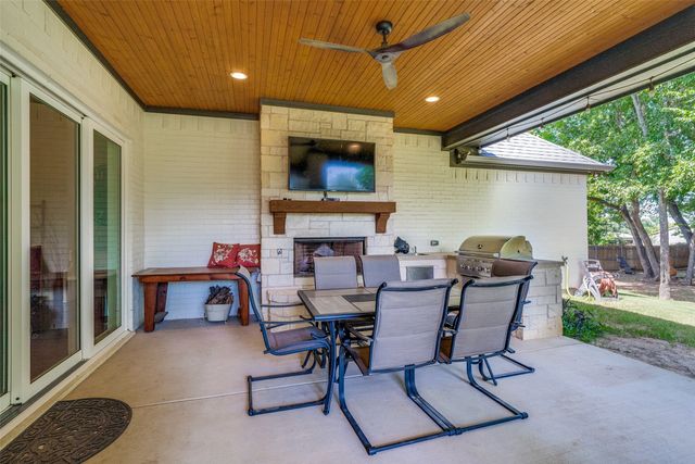 104 Falcon Crest Drive, Kennedale, TX 76060