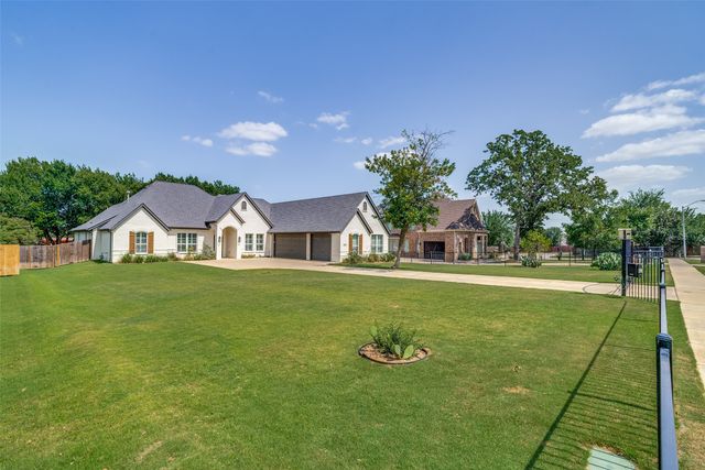 104 Falcon Crest Drive, Kennedale, TX 76060