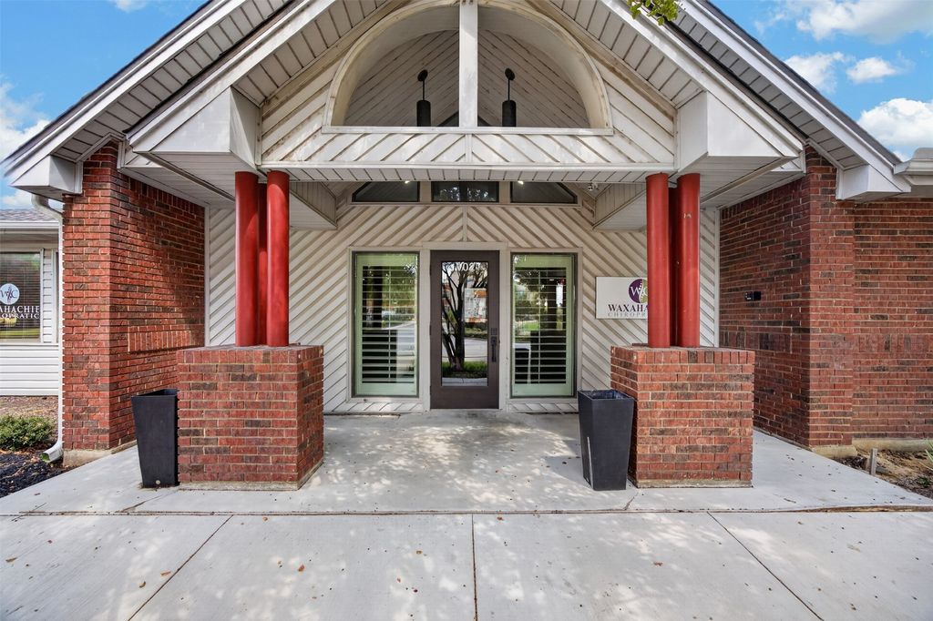 102 Ymca Drive, Waxahachie, TX 75165 — exterior