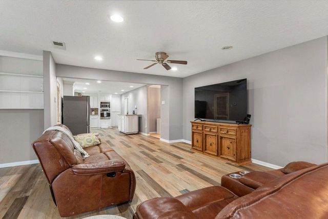 24511 Sunny Glen Dr Drive, Houston, TX 77336