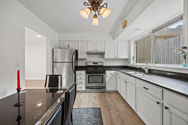 410 Wisconsin Avenue 503, Oak Park, IL 60302