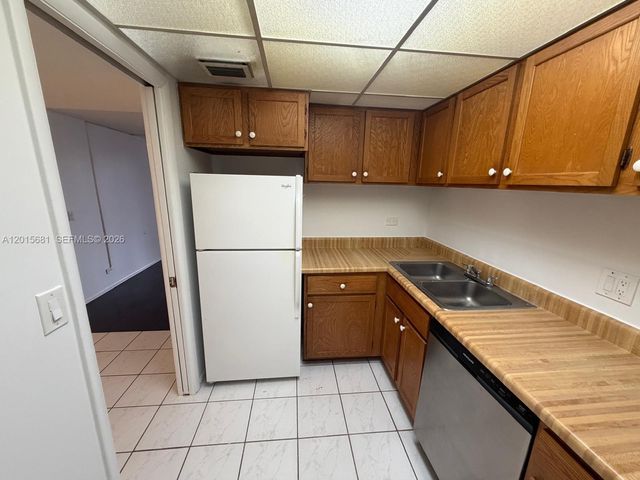 3720 Inverrary Drive 2K, Lauderhill, FL 33319