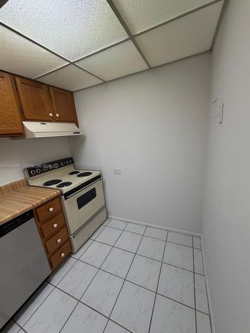 3720 Inverrary Drive 2K, Lauderhill, FL 33319