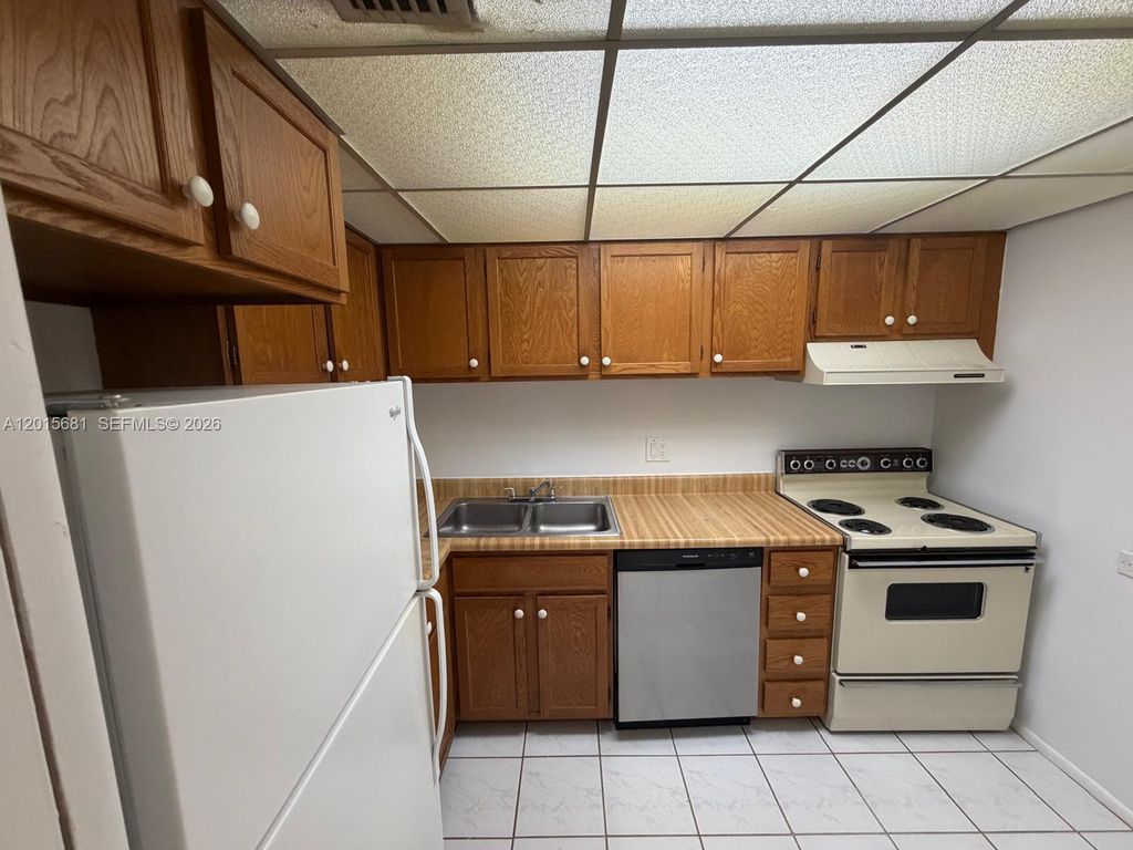 3720 Inverrary Drive 2K, Lauderhill, FL 33319