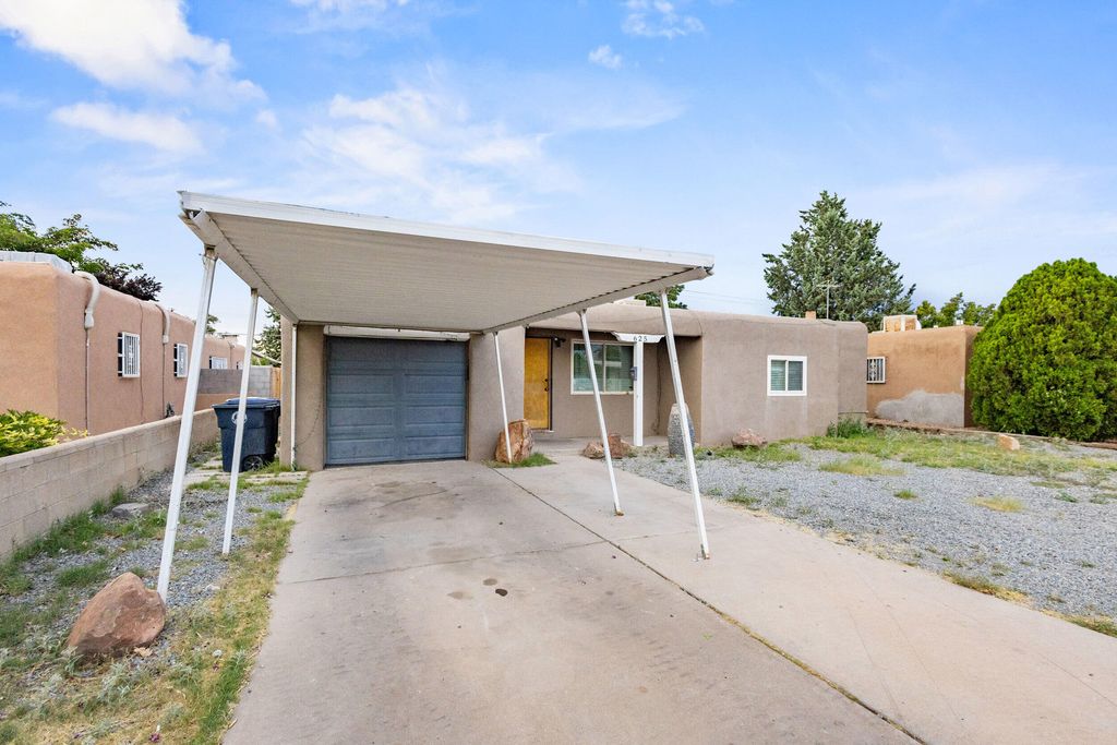 625 ARIZONA Street SE, Albuquerque, NM 87108