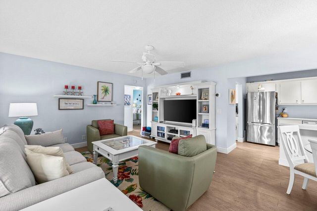 429 Pine Glen Lane C-2, Greenacres, FL 33463