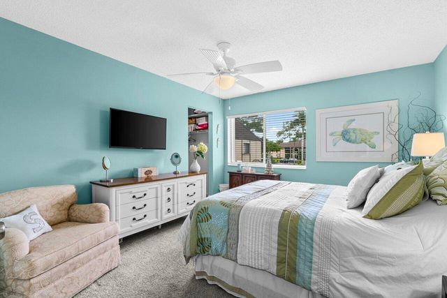 429 Pine Glen Lane C-2, Greenacres, FL 33463