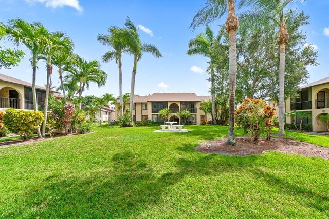 429 Pine Glen Lane C-2, Greenacres, FL 33463
