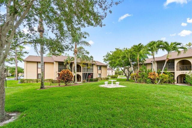 429 Pine Glen Lane C-2, Greenacres, FL 33463