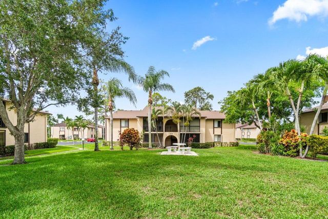 429 Pine Glen Lane C-2, Greenacres, FL 33463