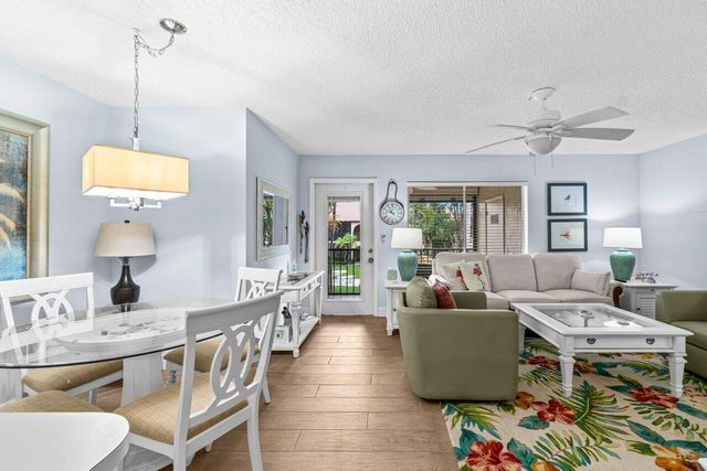 429 Pine Glen Lane C-2, Greenacres, FL 33463