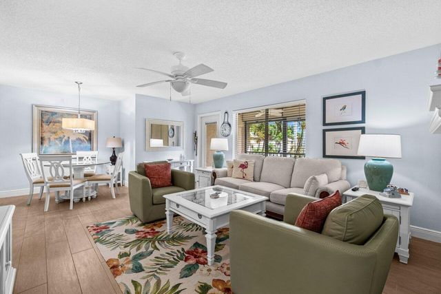 429 Pine Glen Lane C-2, Greenacres, FL 33463
