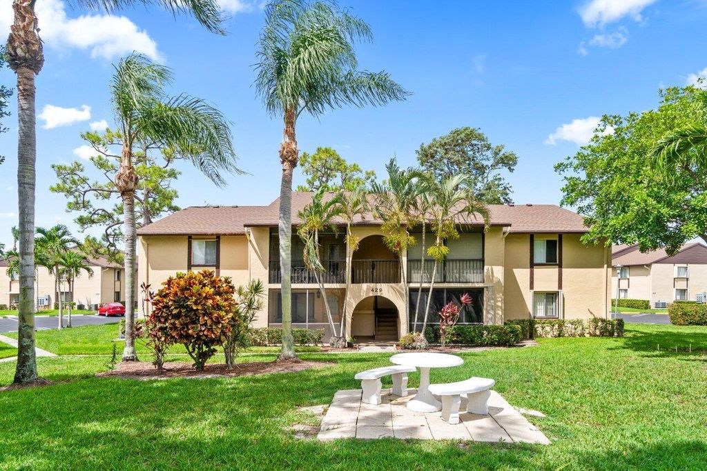 429 Pine Glen Lane C-2, Greenacres, FL 33463