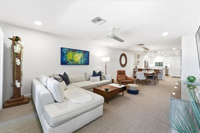 4062 Belair LN 9, Naples, FL 34103