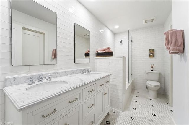 4062 Belair LN 9, Naples, FL 34103