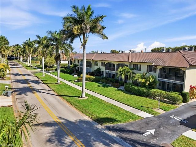 4062 Belair LN 9, Naples, FL 34103