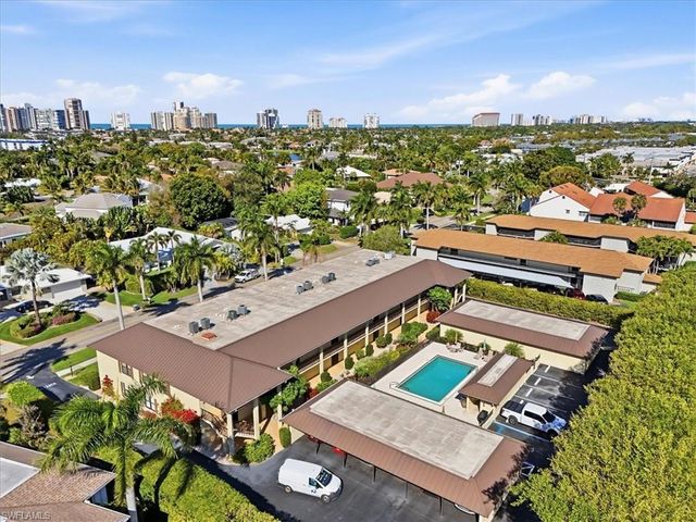 4062 Belair LN 9, Naples, FL 34103