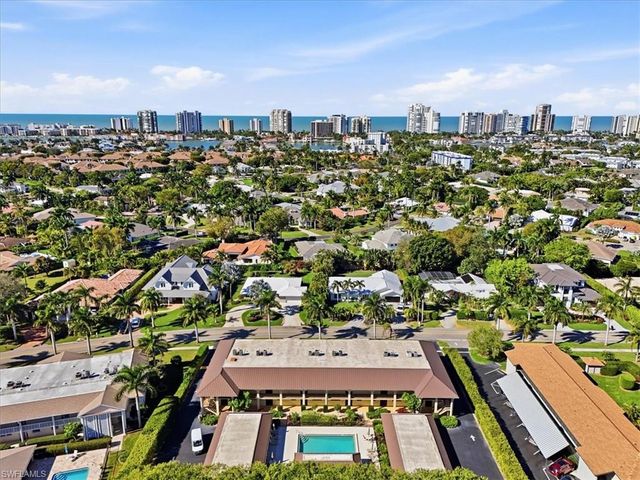 4062 Belair LN 9, Naples, FL 34103