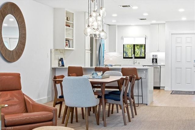 4062 Belair LN 9, Naples, FL 34103