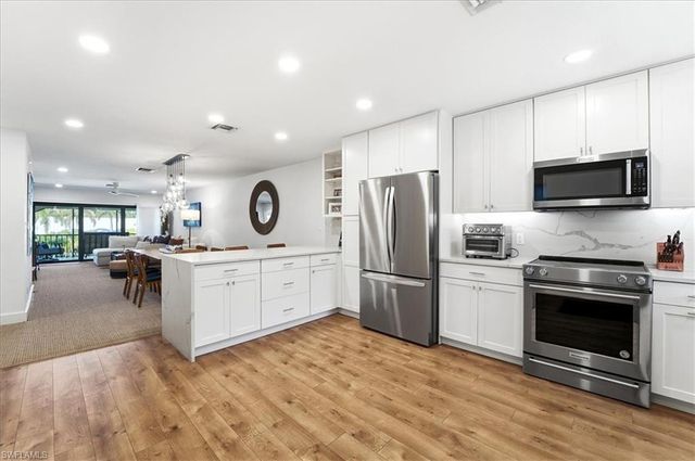 4062 Belair LN 9, Naples, FL 34103