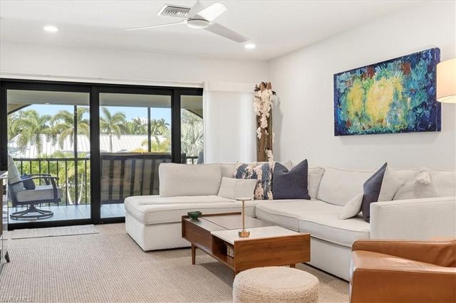 4062 Belair LN 9, Naples, FL 34103