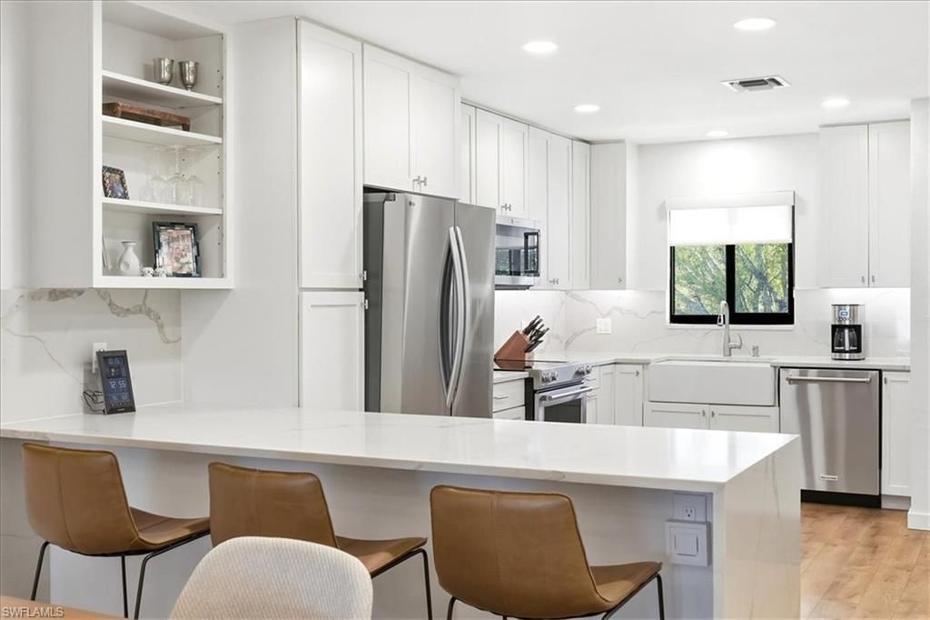 4062 Belair LN 9, Naples, FL 34103