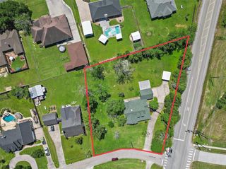 102 Lost Lake Drive, Baytown, TX 77523