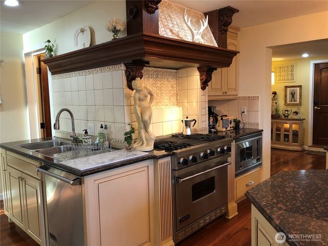 4030 Beach Drive SW, Seattle, WA 98116