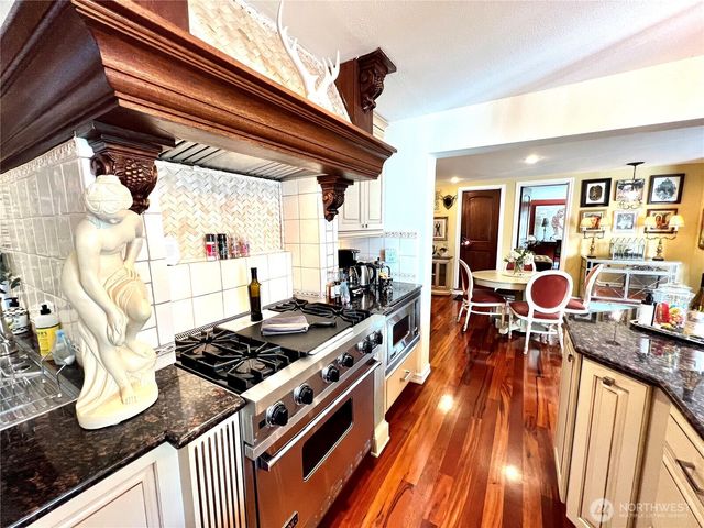 4030 Beach Drive SW, Seattle, WA 98116